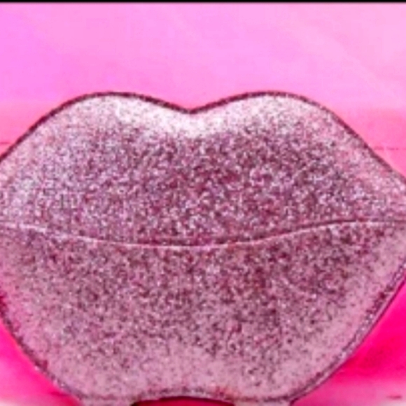 Beautiful  Lip Shaped  Glitter Compact Mirror! Brand New! - Picture 4 of 9